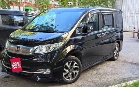 Honda Stepwgn IV, 2016 год, 1 690 000 рублей, 2 фотография
