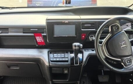 Honda Stepwgn IV, 2016 год, 1 690 000 рублей, 14 фотография