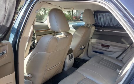 Chrysler 300C II, 2008 год, 650 000 рублей, 19 фотография