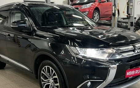 Mitsubishi Outlander III рестайлинг 3, 2018 год, 1 875 000 рублей, 2 фотография