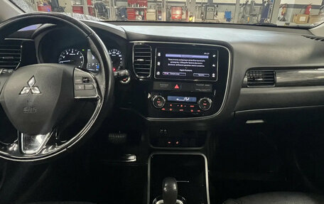 Mitsubishi Outlander III рестайлинг 3, 2018 год, 1 875 000 рублей, 5 фотография