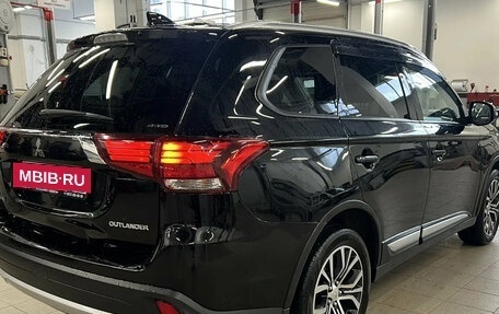 Mitsubishi Outlander III рестайлинг 3, 2018 год, 1 875 000 рублей, 3 фотография