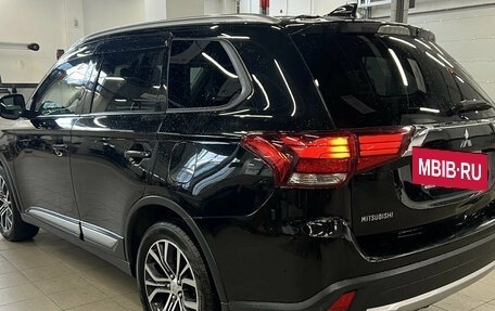 Mitsubishi Outlander III рестайлинг 3, 2018 год, 1 875 000 рублей, 4 фотография