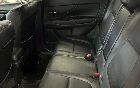 Mitsubishi Outlander III рестайлинг 3, 2018 год, 1 875 000 рублей, 7 фотография