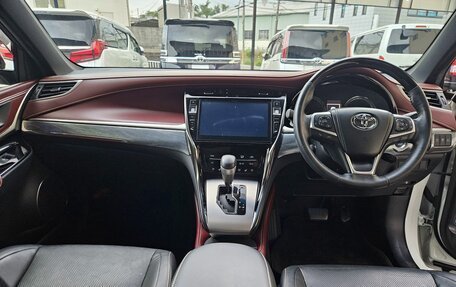Toyota Harrier, 2017 год, 1 900 000 рублей, 10 фотография