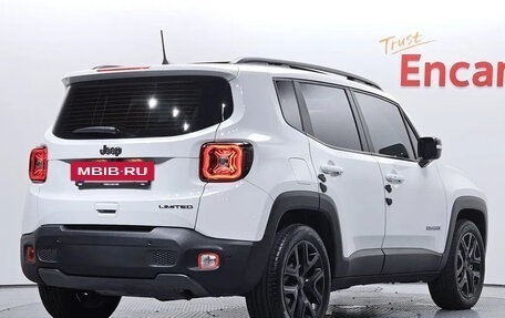 Jeep Renegade I рестайлинг, 2023 год, 1 580 000 рублей, 2 фотография