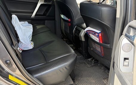 Toyota Land Cruiser Prado 150 рестайлинг 2, 2012 год, 3 069 000 рублей, 10 фотография