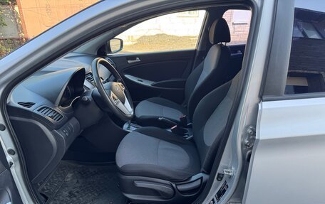 Hyundai Solaris II рестайлинг, 2011 год, 870 000 рублей, 14 фотография