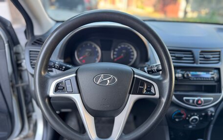 Hyundai Solaris II рестайлинг, 2011 год, 870 000 рублей, 24 фотография