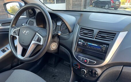 Hyundai Solaris II рестайлинг, 2011 год, 870 000 рублей, 22 фотография