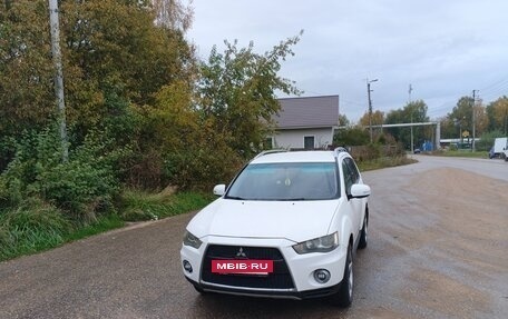 Mitsubishi Outlander III рестайлинг 3, 2010 год, 850 000 рублей, 5 фотография
