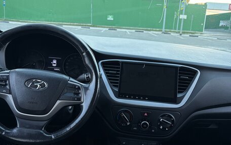 Hyundai Solaris II рестайлинг, 2018 год, 1 200 000 рублей, 5 фотография