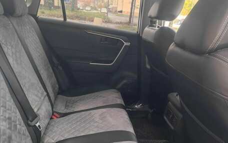 Toyota RAV4, 2025 год, 3 600 000 рублей, 11 фотография