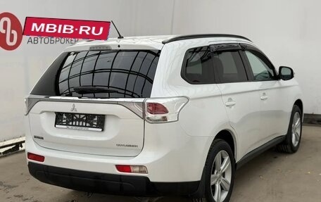 Mitsubishi Outlander III рестайлинг 3, 2013 год, 1 420 000 рублей, 6 фотография