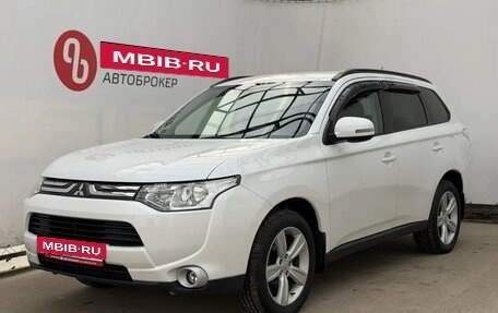 Mitsubishi Outlander III рестайлинг 3, 2013 год, 1 420 000 рублей, 2 фотография