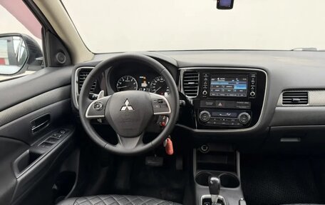 Mitsubishi Outlander III рестайлинг 3, 2013 год, 1 420 000 рублей, 11 фотография