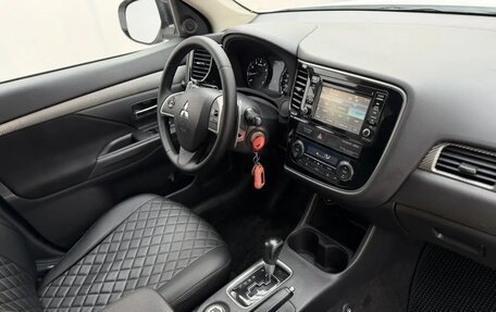 Mitsubishi Outlander III рестайлинг 3, 2013 год, 1 420 000 рублей, 14 фотография