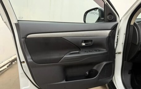 Mitsubishi Outlander III рестайлинг 3, 2013 год, 1 420 000 рублей, 12 фотография