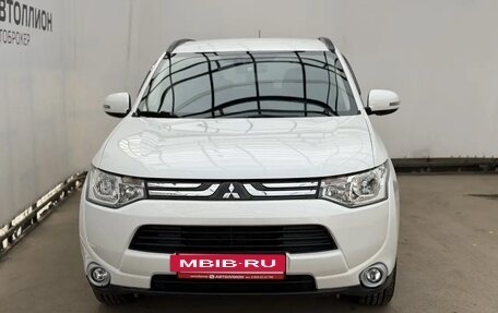 Mitsubishi Outlander III рестайлинг 3, 2013 год, 1 420 000 рублей, 9 фотография