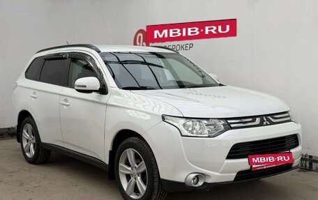 Mitsubishi Outlander III рестайлинг 3, 2013 год, 1 420 000 рублей, 8 фотография