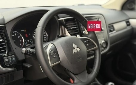 Mitsubishi Outlander III рестайлинг 3, 2013 год, 1 420 000 рублей, 22 фотография