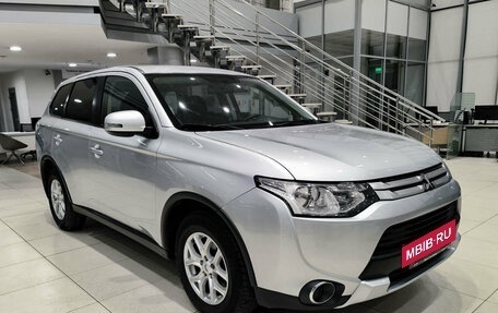 Mitsubishi Outlander III рестайлинг 3, 2014 год, 1 590 000 рублей, 3 фотография