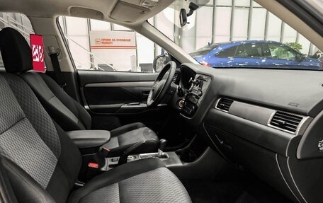 Mitsubishi Outlander III рестайлинг 3, 2014 год, 1 590 000 рублей, 13 фотография