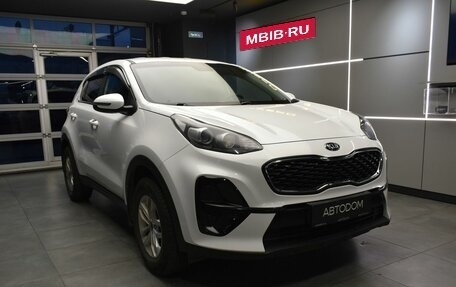 KIA Sportage IV рестайлинг, 2018 год, 1 877 000 рублей, 3 фотография