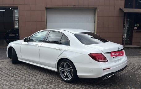 Mercedes-Benz E-Класс, 2019 год, 3 700 000 рублей, 5 фотография