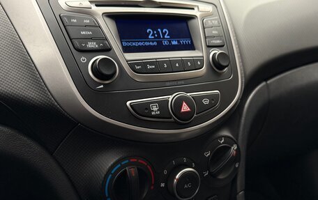 Hyundai Solaris II рестайлинг, 2015 год, 980 000 рублей, 17 фотография