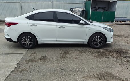 Hyundai Solaris II рестайлинг, 2021 год, 995 000 рублей, 5 фотография