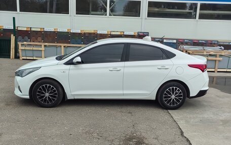 Hyundai Solaris II рестайлинг, 2021 год, 995 000 рублей, 4 фотография