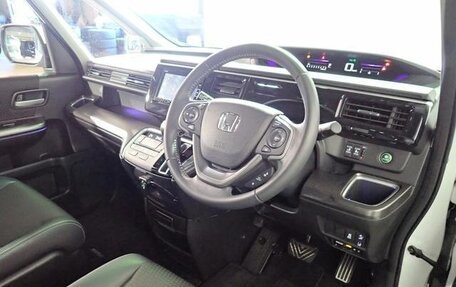 Honda Stepwgn, 2023 год, 2 088 008 рублей, 18 фотография