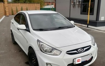 Hyundai Solaris II рестайлинг, 2013 год, 900 000 рублей, 1 фотография