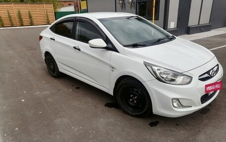 Hyundai Solaris II рестайлинг, 2013 год, 900 000 рублей, 2 фотография