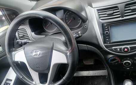 Hyundai Solaris II рестайлинг, 2013 год, 900 000 рублей, 8 фотография