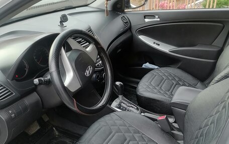 Hyundai Solaris II рестайлинг, 2013 год, 900 000 рублей, 3 фотография