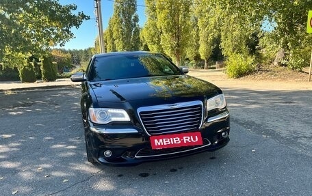 Chrysler 300C II, 2012 год, 1 650 000 рублей, 2 фотография