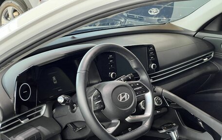 Hyundai Elantra, 2023 год, 2 050 000 рублей, 10 фотография