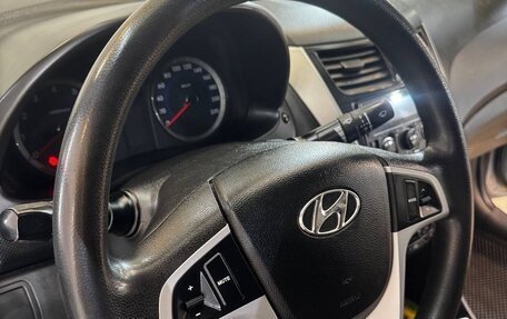 Hyundai Solaris II рестайлинг, 2012 год, 600 000 рублей, 10 фотография