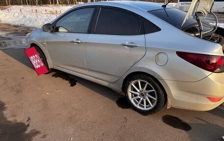 Hyundai Solaris II рестайлинг, 2012 год, 600 000 рублей, 4 фотография