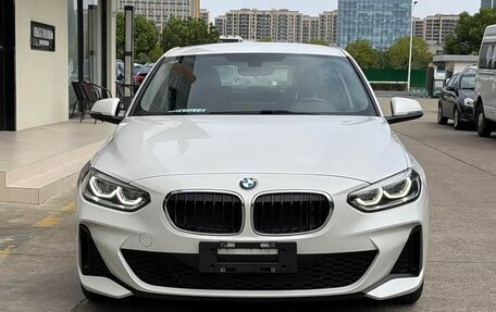 BMW 1 серия, 2023 год, 1 950 000 рублей, 2 фотография