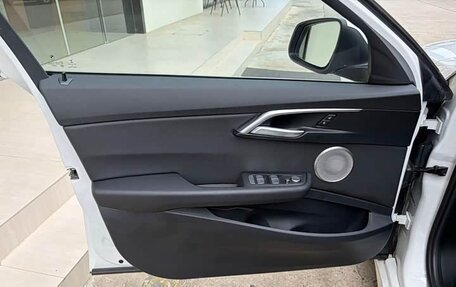 BMW 1 серия, 2023 год, 1 950 000 рублей, 16 фотография