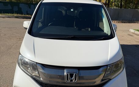 Honda Stepwgn IV, 2016 год, 1 950 000 рублей, 4 фотография