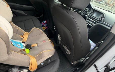 Hyundai Elantra VI рестайлинг, 2019 год, 2 150 000 рублей, 10 фотография