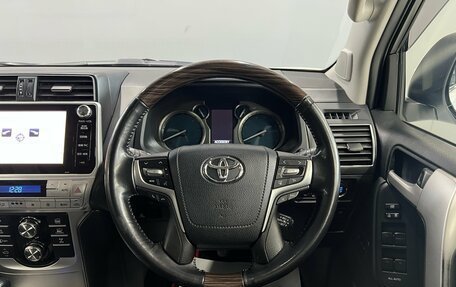 Toyota Land Cruiser Prado 150 рестайлинг 2, 2018 год, 3 700 000 рублей, 28 фотография