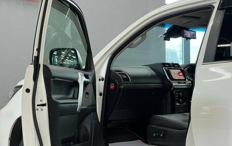 Toyota Land Cruiser Prado 150 рестайлинг 2, 2018 год, 3 700 000 рублей, 23 фотография