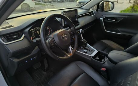 Toyota RAV4, 2020 год, 2 900 000 рублей, 10 фотография