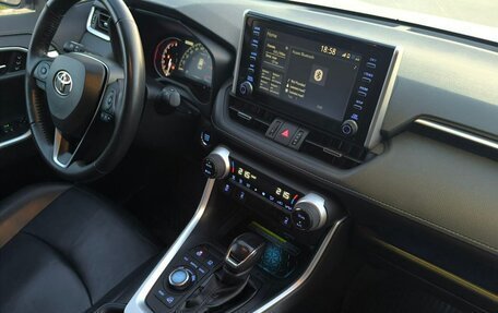 Toyota RAV4, 2020 год, 2 900 000 рублей, 11 фотография