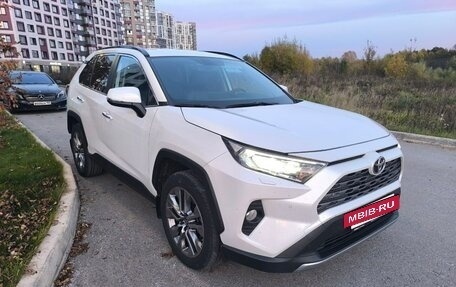 Toyota RAV4, 2020 год, 2 900 000 рублей, 6 фотография